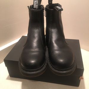 Dr.Martens 2976 with Zips Black Womens Chelsea Boot Milled Nappa Leather Size 11